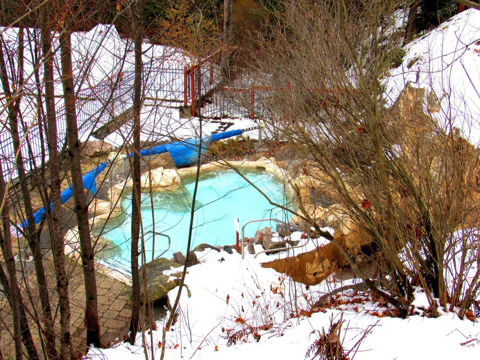 Tremblant Les Eaux - Location Adp Apartment มงต์-ทร็องบล็องต์ ภายนอก รูปภาพ