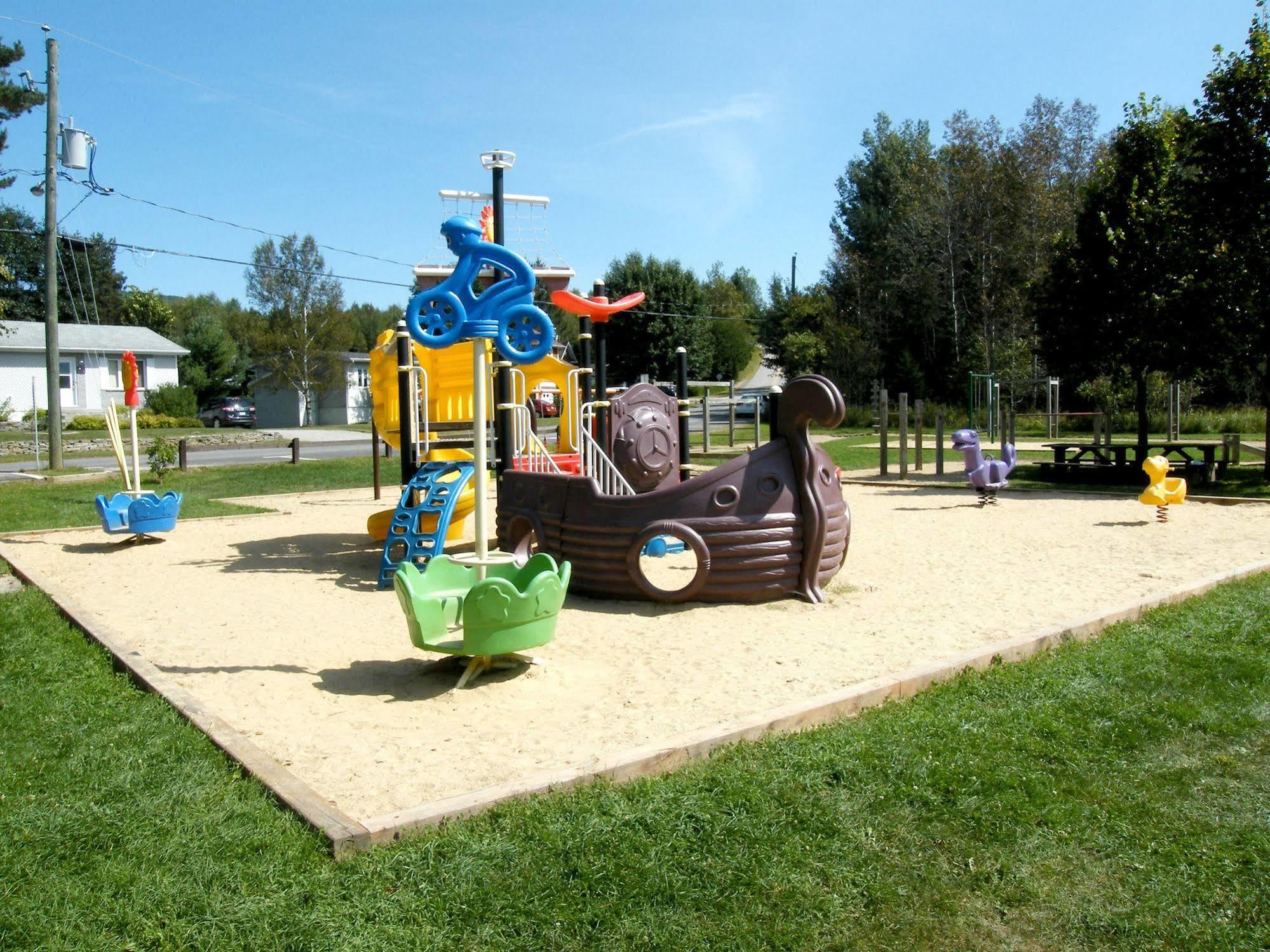 Tremblant Les Eaux - Location Adp Apartment มงต์-ทร็องบล็องต์ ภายนอก รูปภาพ