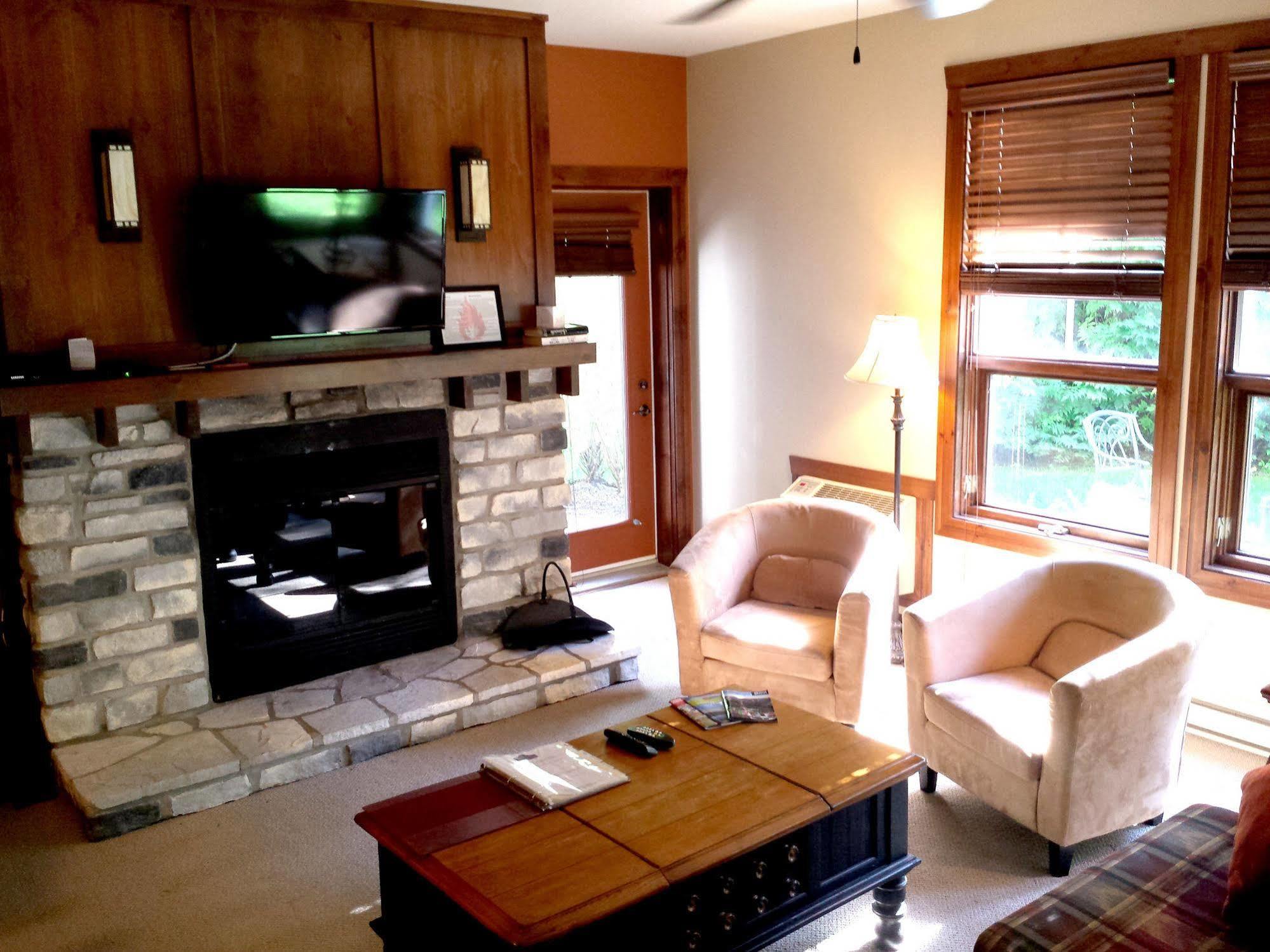 Tremblant Les Eaux - Location Adp Apartment มงต์-ทร็องบล็องต์ ภายนอก รูปภาพ
