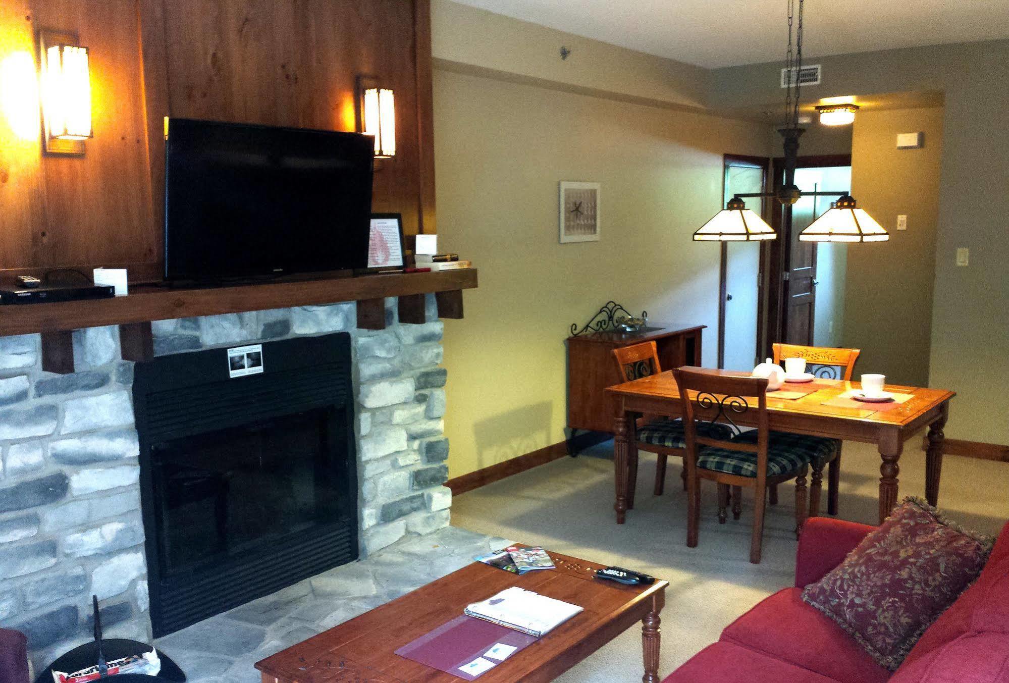 Tremblant Les Eaux - Location Adp Apartment มงต์-ทร็องบล็องต์ ภายนอก รูปภาพ